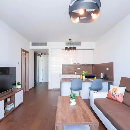 Sky Park Tower 2, Luxury With Free Parking