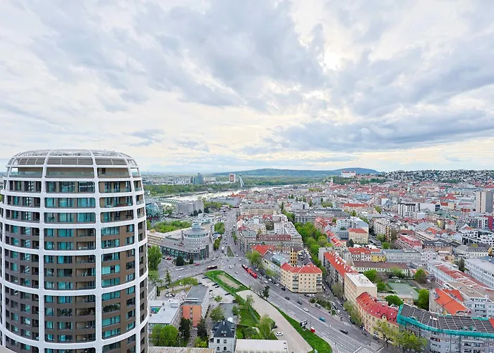 Sky Park Tower 2, Luxury With Free Parking Братислава