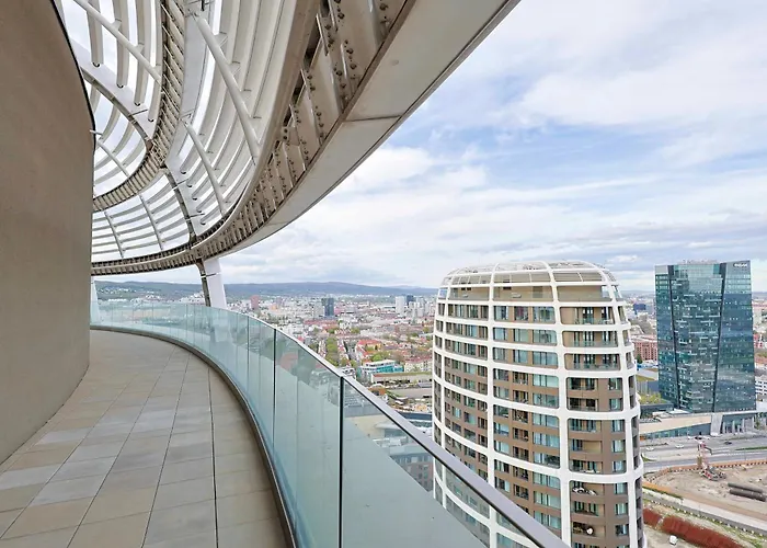 Sky Park Tower 2, Luxury With Free Parking Братислава
